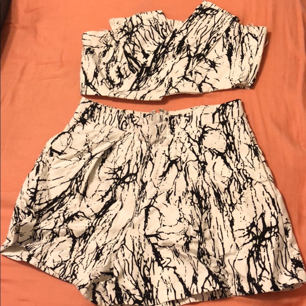 Black a white short and crop set